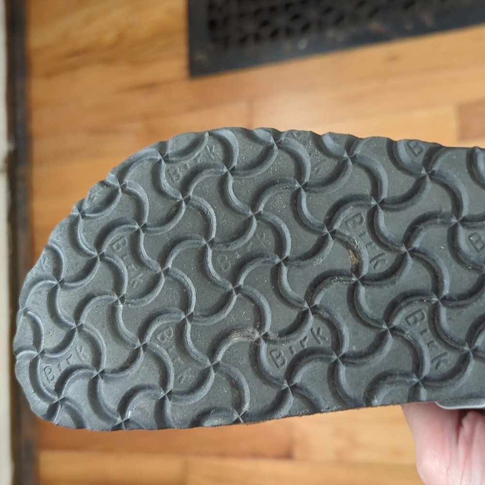 Shoes - Picture 5 of 8